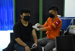 IIB Darmajaya–Biddokkes Polda Lampung Gelar Vaksinasi