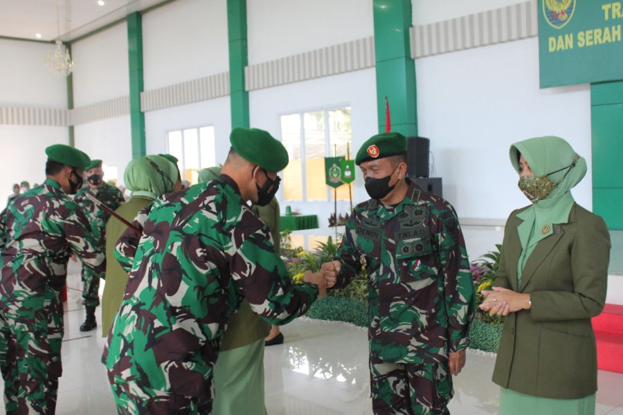 menghadiri acara tradisi penerimaan Perwira Baru