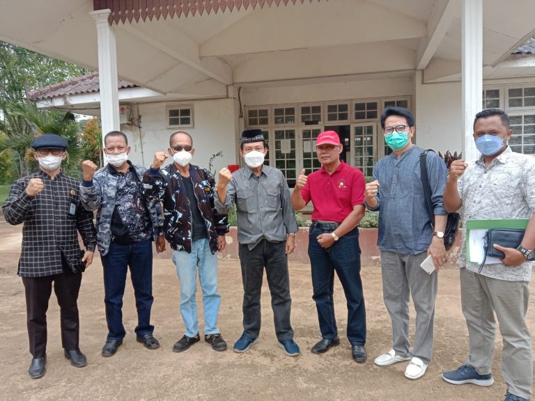Kuasa ahli waris sekaligus satu-satunya juru bicara resmi lima keturunan Bandardewa Achmad Sobrie