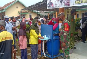 Masyarakat Desa Tanjung Qencono Dapatkan Vaksin