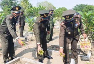 Menjelang HUT TNI, Kodim Bojonegoro Gelar Ziarah ke Makam Pahlawan