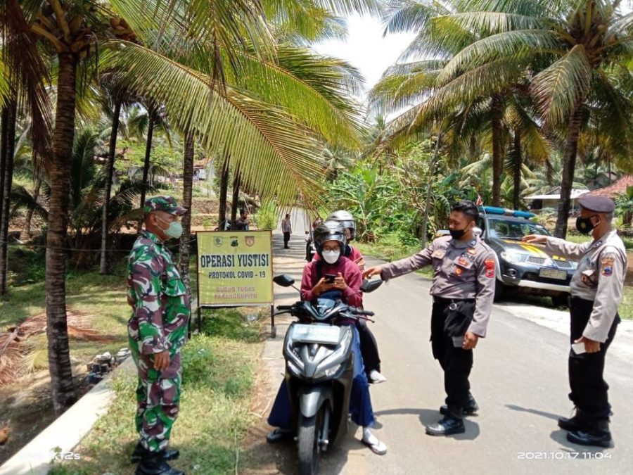 Objek Wisata Dibuka, Petugas Gabungan Paranggupito Gelar Operasi Yustisi Protkes