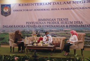 Plt. Kakanwil Jadi Narasumber Dalam Bimtek Penyusunan Produk Hukum Desa