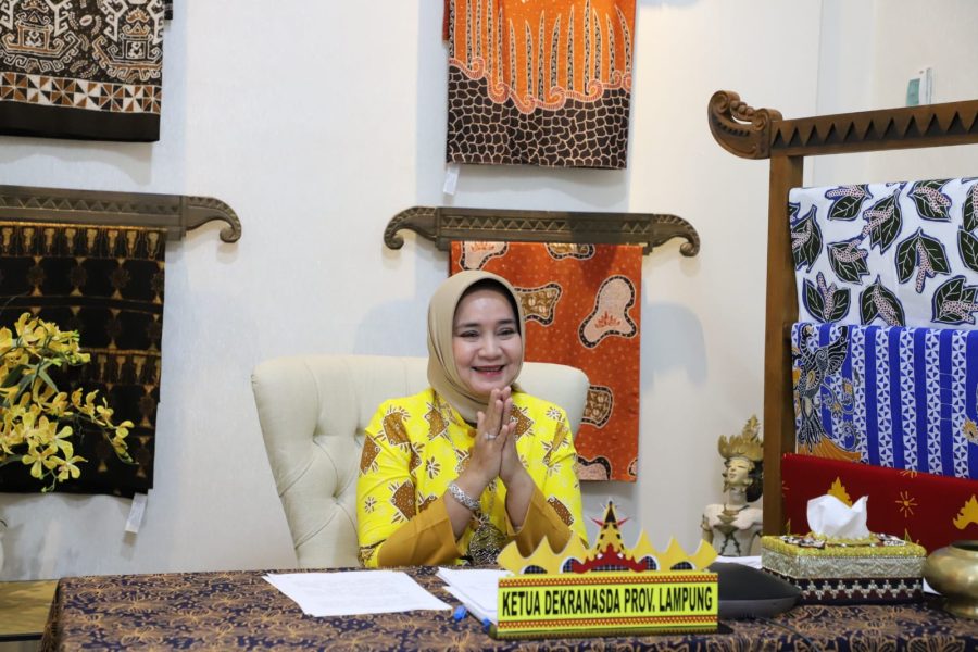 Riana Sari Arinal Jadi Narasumber Webinar Pengembangan Batik Luar Jawa yang digelar Yayasan Batik Indonesia dan Museum Tekstil Jakarta