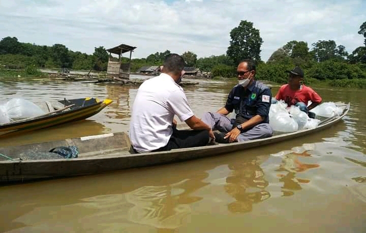 Ribuan Benih Ikan Jelawat Ditebar di Sungai Pengumbak Desa Petaling