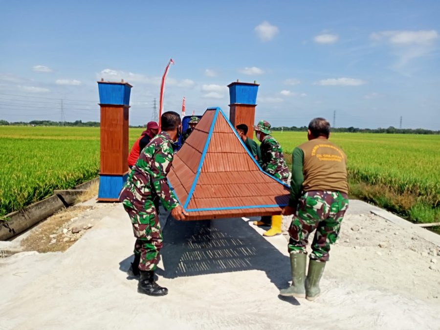 Sehari lagi ditutup, berbagai persiapan peresmian dilaksanakan di lokasi TMMD Reguler ke 112 Kodim 0726/Sukoharjo di desa Majasto.