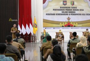 Sekdaprov Fahrizal Darminto Buka Bimtek Penyusunan Produk Hukum Desa