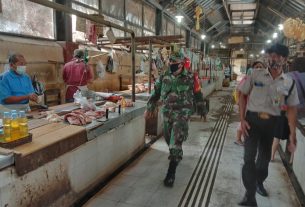 Serda Agus Aktif Dalam Penerapan PPKM Level 2 di Pasar Tradisional