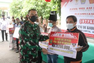 TNI Hadir Untuk Rakyat, Ribuan Pedagang Kaki Lima di Lampung Dapatkan Bantuan