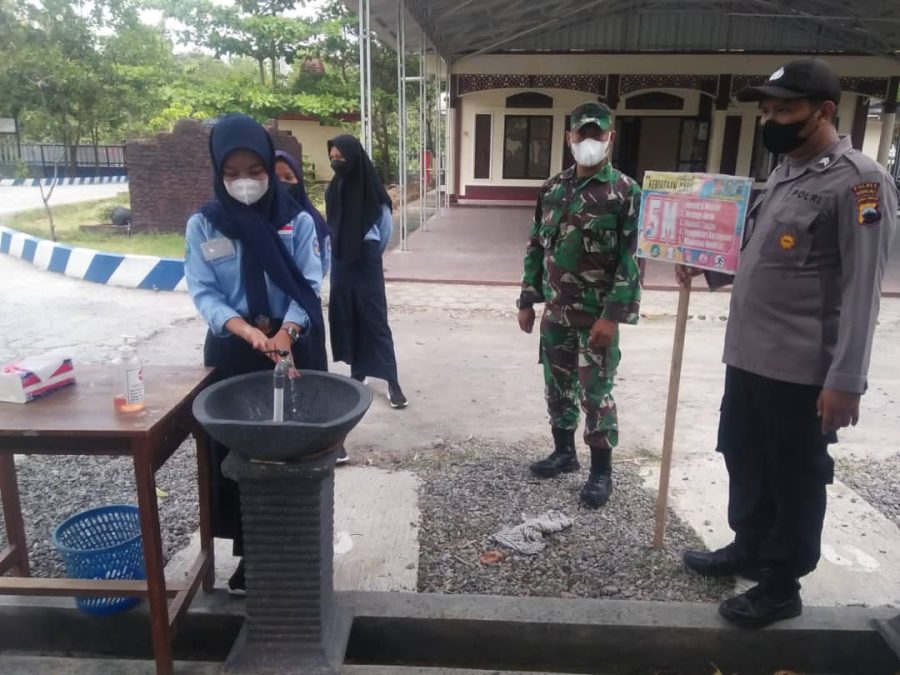 TNI-Polri Awasi Pelaksanaan PTM Di Nogosari