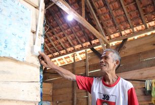 Tersambung Listrik PLN, 159 Keluarga di Pesisir Barat Lampung Kini Makin Produktif