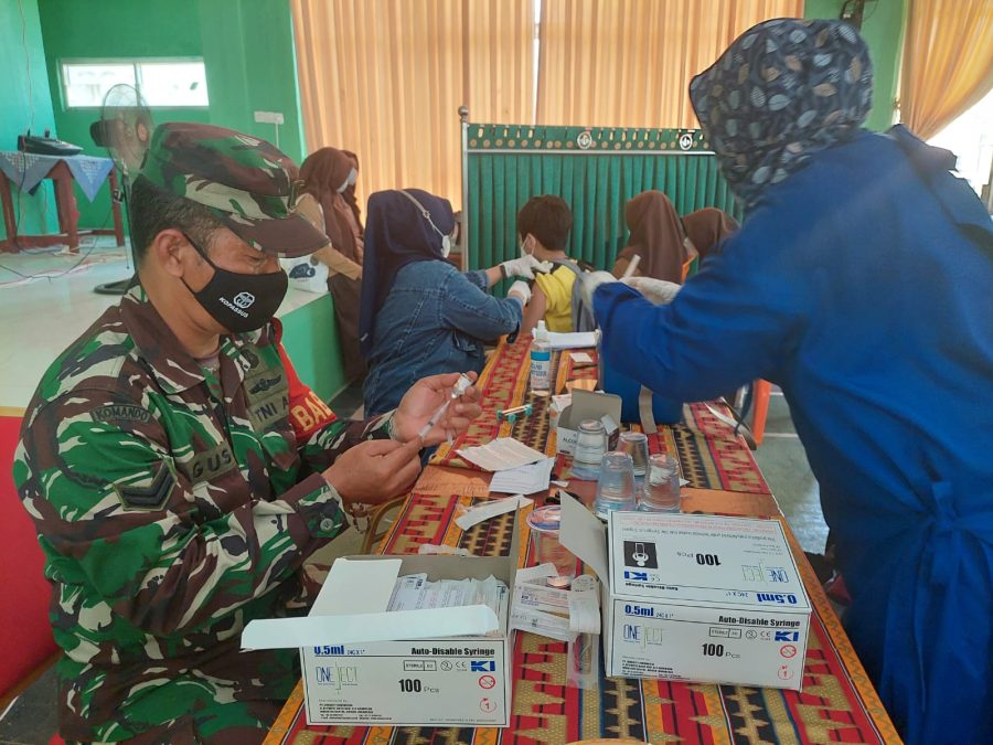 Vaksinasi Covid 19. Sebanyak 250 dosis Vaksin diberikan untuk pelajar SMA Negeri 7 Bandar Lampung