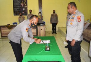 14 Perwira Polres Tulang Bawang Tanda Tangani Surat Pernyataan