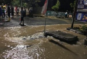 BANJIR DI SEKITAR PEMBANGUNAN LAMPUNG LIVING PLAZA