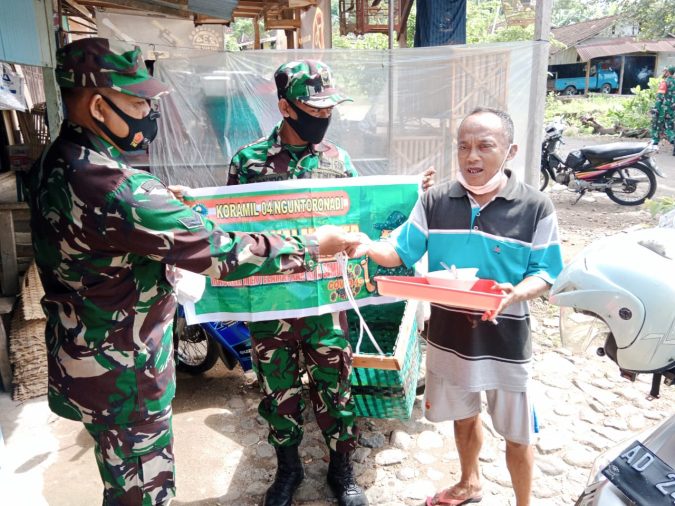 Babinsa Dan Bhabinkamtibmas Nguntoronadi Kompak Berikan Himbauan Protes Kepada Warga