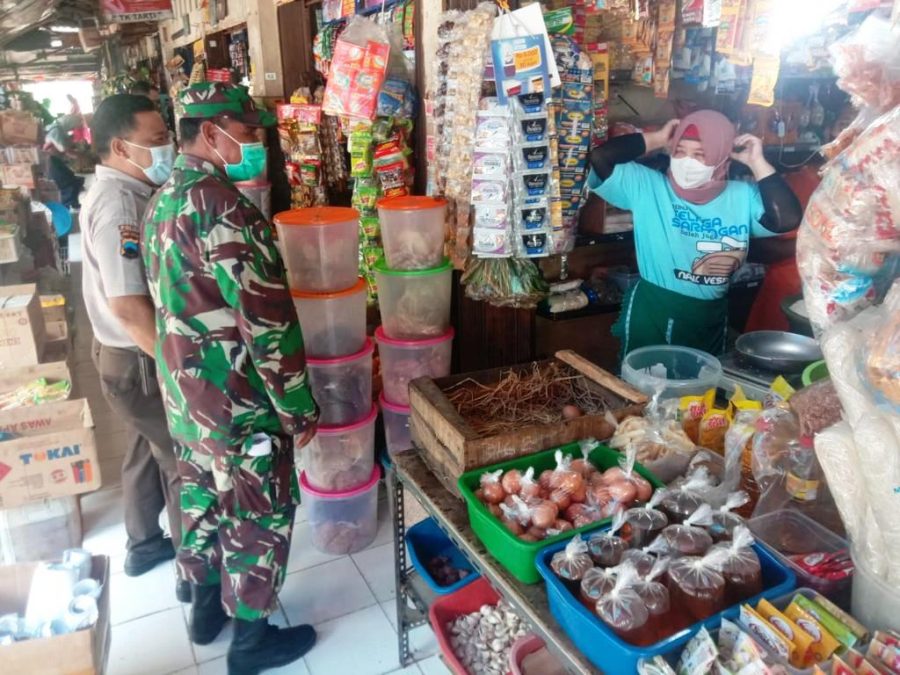 Babinsa Kelurahan Mojosongo Beri Himbuan di Pasar Tradisional