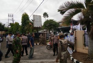 Babinsa Koramil 410-05/TKP Pantau Aksi Unras FSPMI di Disnaker Provinsi Lampung