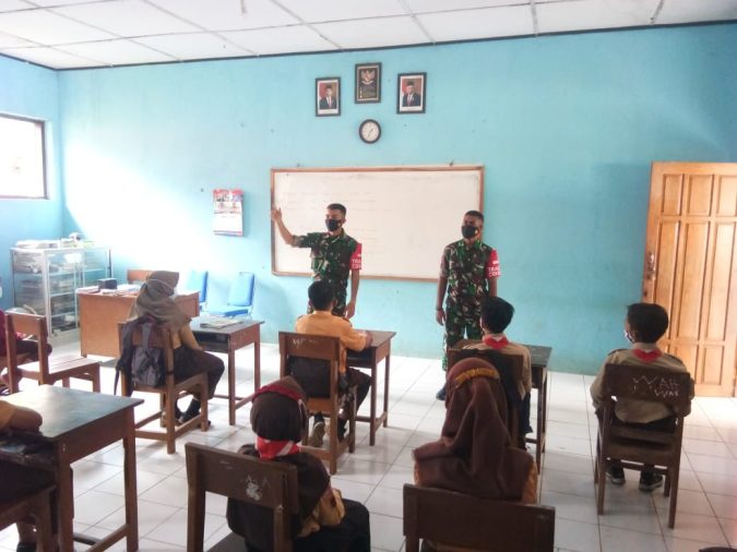 Memberikan Rasa aman Babinsa Pantau Kegiatan Tatap Muka