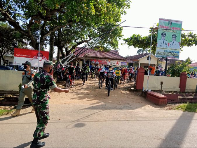 Berikan Rasa Aman dan Nyaman TNI Kawal Wabup Bersepeda