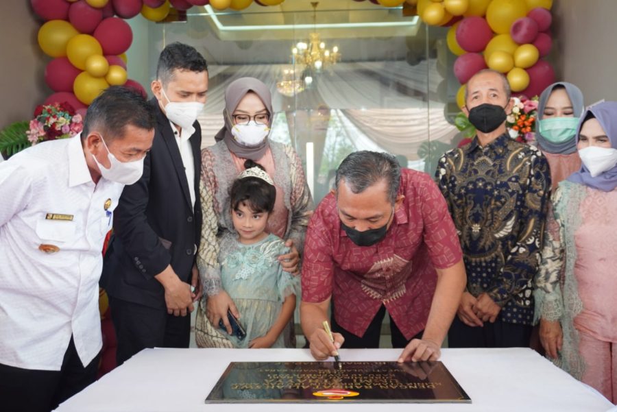 Umar Ahmad Meresmikan Grand Opening Klinik Utama Bersalin