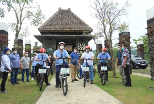 Dorong Peningkatan Ekonomi Pariwisata Masyarakat, PLN Salurkan Sepeda Listrik untuk Balkondes Ngadiharjo