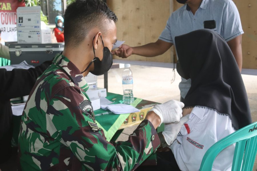 Dukung Pemerintah Capai Herd Immunity, Kodim 0410/KBL Terus Menggelar Vaksinasi Bagi Pelajar dan Warga