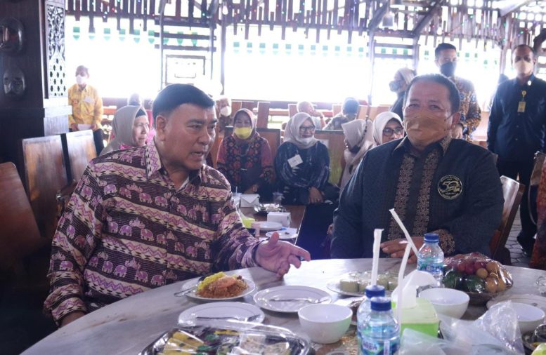 Gubernur Arinal dan Sjachroedin ZP Hadiri Reuni Emas 50 Tahun SMPN 2 Tanjungkarang