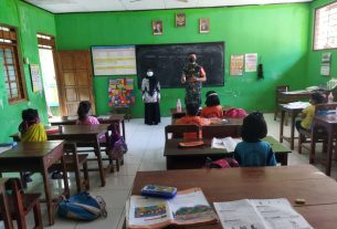 Ini Yang Dilakukan Babinsa Koramil Slogohimo Kepada Murid Sekolah Dasar