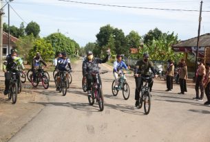 Tingkatkan Imun Tubuh, Danramil Way Bungur Dampingi Wabup Gowes