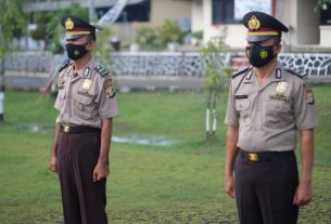 Jalankan tugas dengan baik, Dua Personil Polres Lampura Terima Kenaikan Pangkat