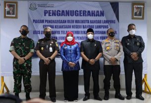 Dandim 0410/KBL Hadiri Acara Penganugrahan Piagam Penghargaan Oleh Pemkot Kepada Kejari Balam