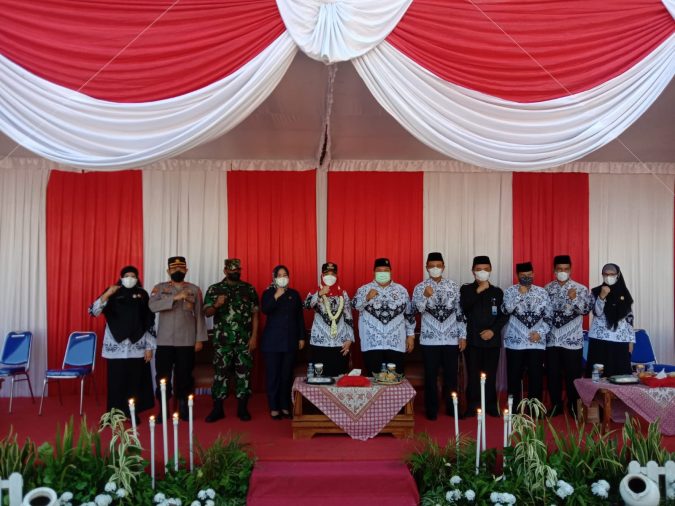 Kasdim 0410/KBL Ikuti Upacara Peringatan Hari Guru Nasional 2021 di Baitul Jannah Islamic School