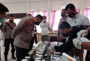 Kapolres Tanggamus Test Urine Puluhan Personel