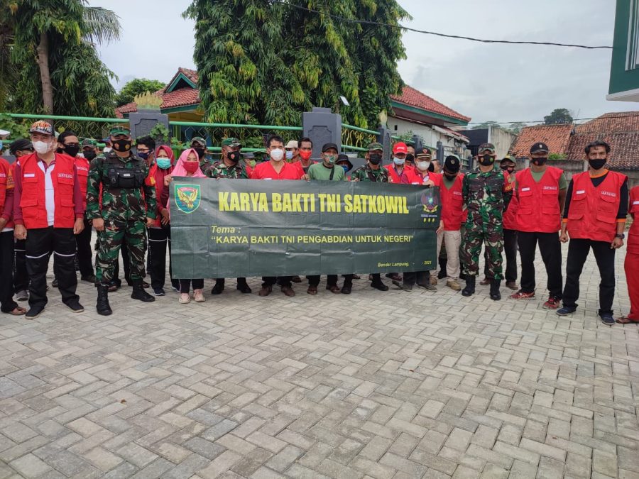 Karya Bakti TNI Satkowil Koramil 410-03/TBU Laksanakan Grebek Sungai
