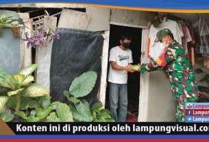 Koramil 410-04/TKT Bagikan Nasi Kotak Kepada Warga Wilayah Binaan