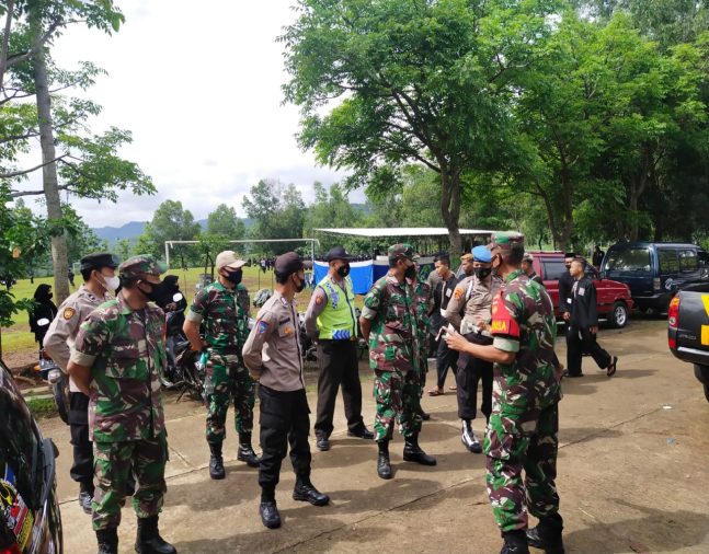 Koramil Dan Polsek Purwantoro Pastikan Kenaikan Sabuk Perguruan Silat Sesuai Protkes