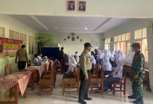 Koramil TBS dan Polsek Bersinergi Gelar Vaksinasi Untuk Pelajar