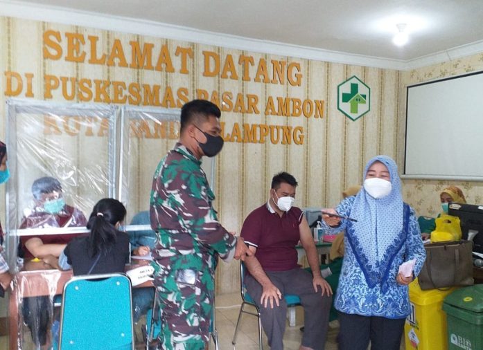Bersama Puskesmas Pasar Ambon Koramil TBS Gelar Vaksinasi