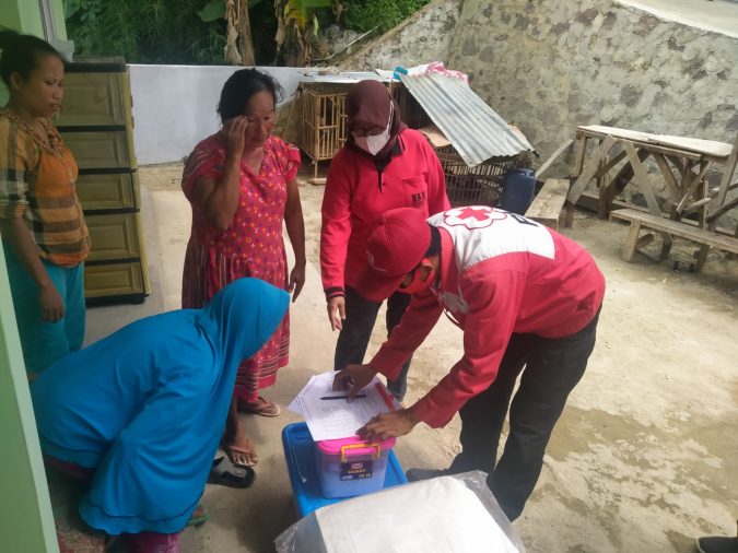 PMI Kota Bandar Lampung Bantu Korban Rumah Roboh
