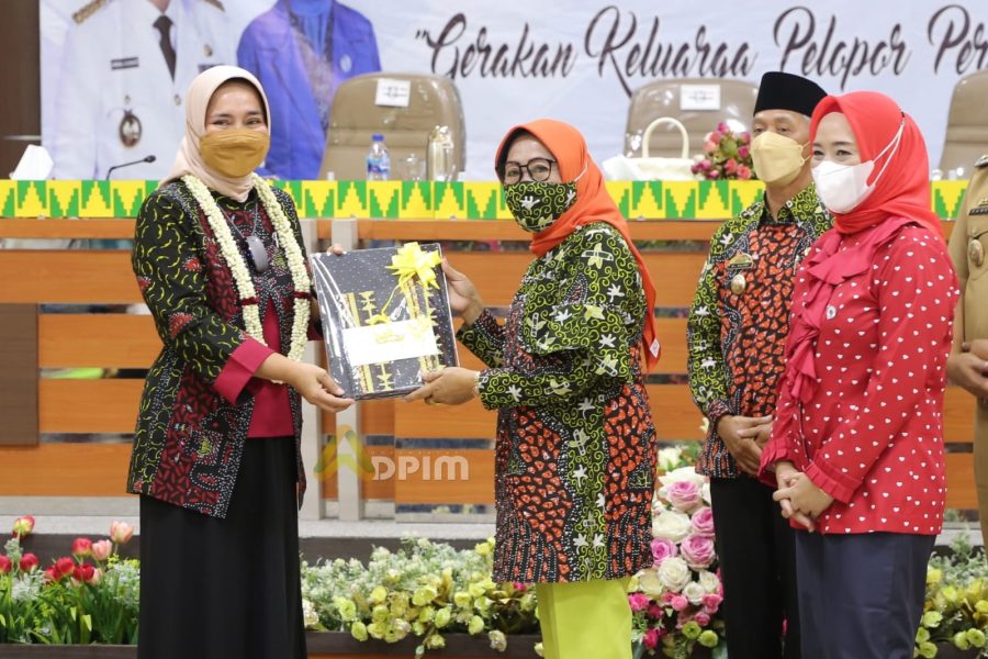 Pacu Semangat Ibu-Ibu PKK Pringsewu, Ibu Riana Sari Arinal Minta Kader Jadi Pelopor Perubahan Masyarakat di Masa Pandemi Covid-19