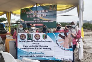 Pengda Srikandi TP Sriwijaya Hadiri Kegiatan Bersih Pantai
