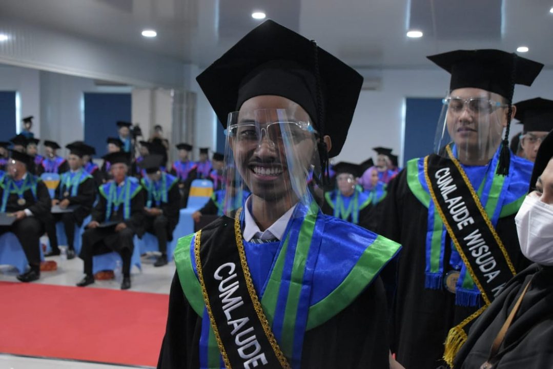 Peraih Beasiswa Bidik Misi ini Wisudawan Terbaik Fakultas di Kampus The Best =1