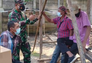 Pererat Silaturahmi Dengan Warga, Serka Selamet Laksanakan Komsos di Wilayah Binaan