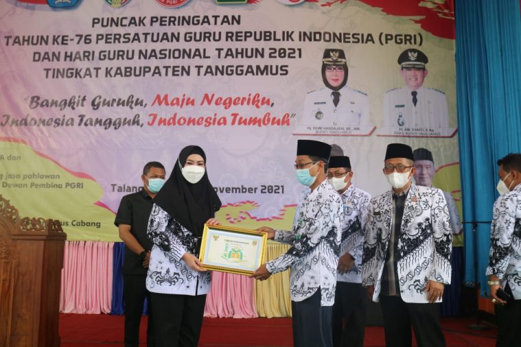 Peringati Hari Guru dan HUT PGRI, Bupati Apresiasi Para Guru di Tanggamus