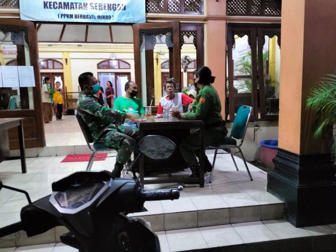 Piket Koramil dan Linmas Ajak Warga Jaga Kamtibmas