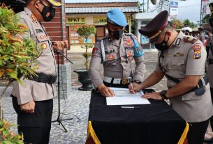 Polres Tulang Bawang Barat Menggelar Upacara Serah terima jabatan.