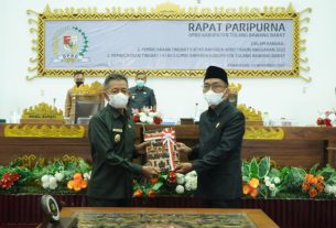 Rapat Paripurna DPRD Wakil Bupati Tubaba Ucapkan Terima Kasih kepada Fraksi