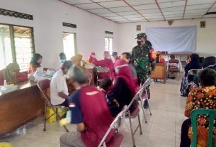 Sinergi Babinsa Dan Bhabinkamtibmas Gebang Dampingi Pelaksanaan Vaksinasi Covid-19