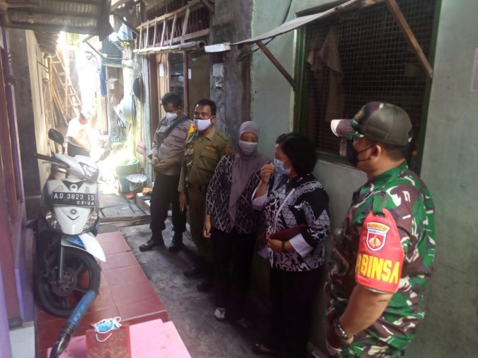Sinergitas 3 Pilar Susuri Perkampungan Cek dan Awasi Prokes Warga