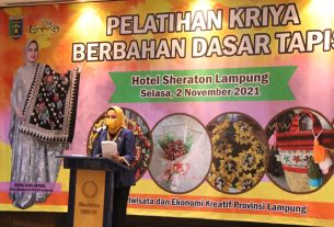 Tingkatkan Kualitas Perajin, Riana Sari Buka Pelatihan Kriya Tapis 15 Kabupaten/Kota